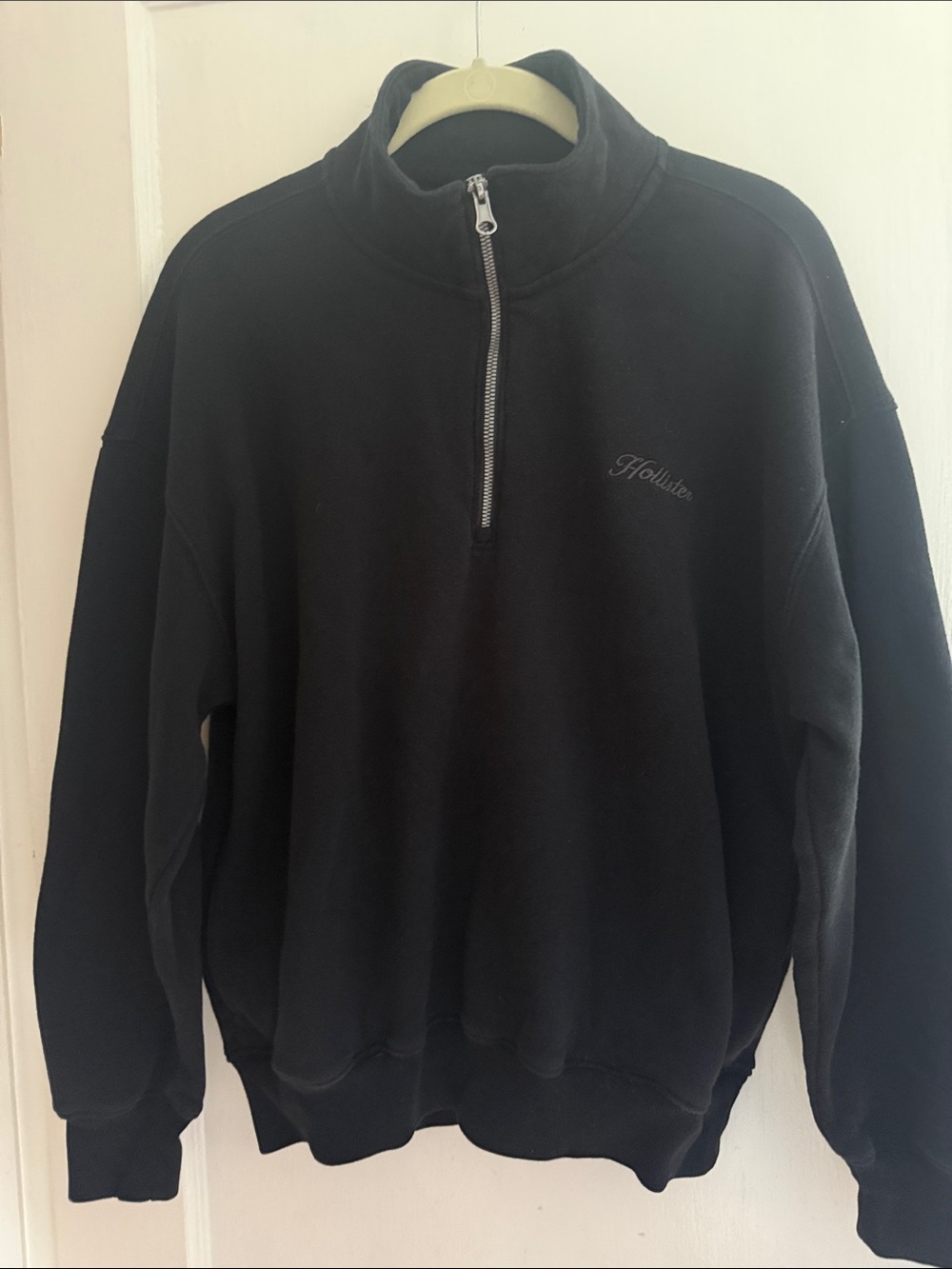 Hollister Men's Black Quarter-Zip Pullover Sweater